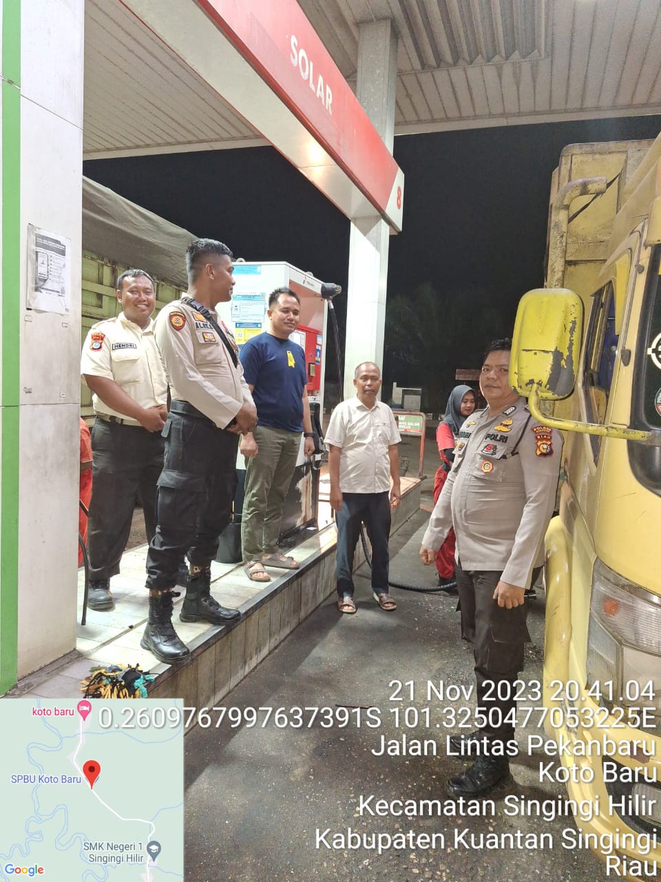 Personil Polsek Singingi Hilir Melakukan Pengecekan Pendistribusian BBM Bersubsidi di SPBU Koto Baru